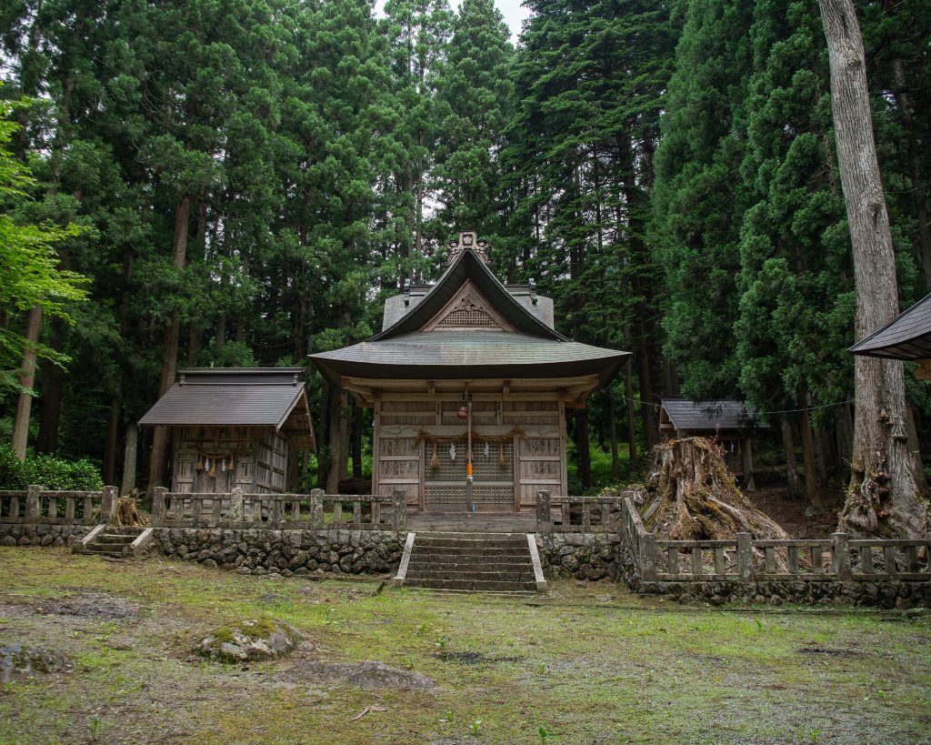 嶺方諏訪社拝殿