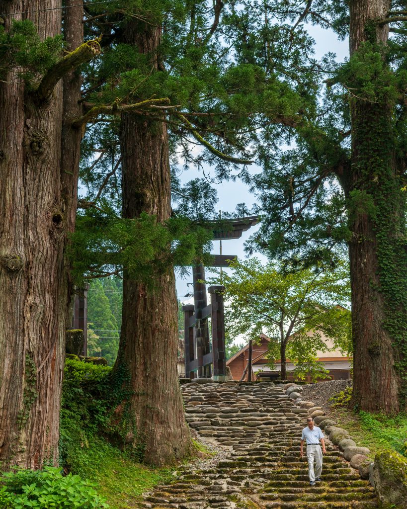 白山中居神社