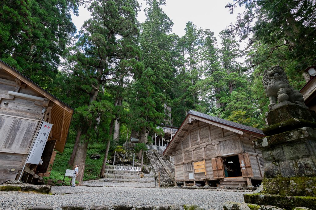 白山中居神社