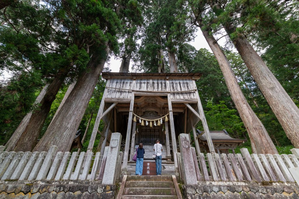 白山中居神社